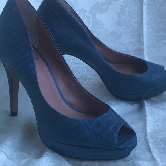 New Vince Camuto textured Leather pumps 8M - Picture 7 of 8